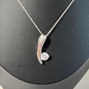 STERLING Silver Necklace with Crystal Pendant
18”
Like new. Great gift!